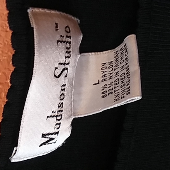 Madison Studio cap sleeve blouse with ribbed detail and  gathered waist - Picture 2 of 3